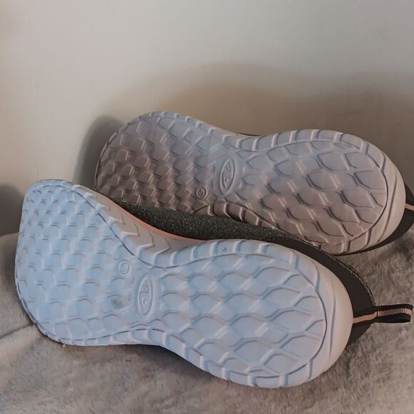 Athletic Gray and Pink Sneakers - Picture 5 of 8